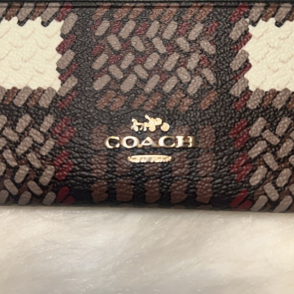 Coach - Picture 4 of 4